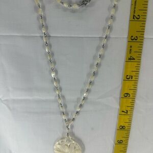 Elegant Cream Pendant Necklace